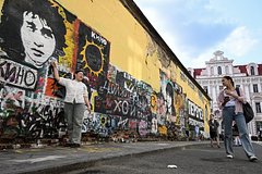 Стену Цоя пообещали окончательно очистить от памяти Паши Техника