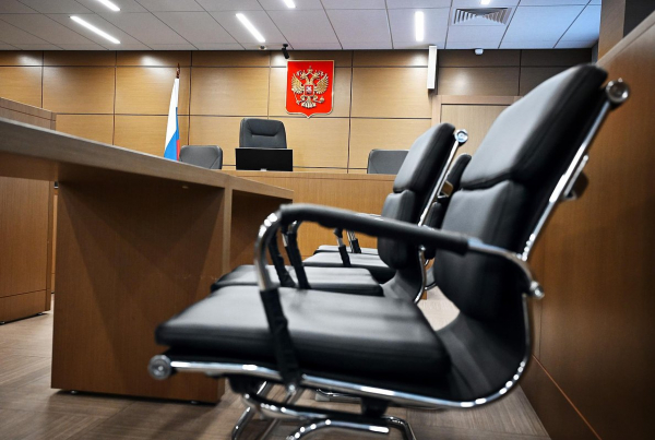 &laquo;Свободный сокол&raquo; не летает.  Судебные разбирательства за право собственности на завод тянутся 4 года. В чем там дело?