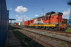 Тепловоз сошел с рельс в российском регионе из-за подрыва железной дороги