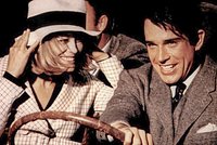 Тюремная надзирательница занималась с заключенным сексом по телефону и попала за решетку