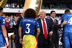 Трамп пожал руку российскому спортсмену