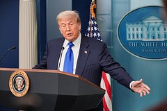 Трамп решил прекратить все торговые переговоры с Канадой