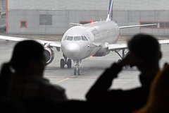 Три московских аэропорта ввели режим ограничения полетов