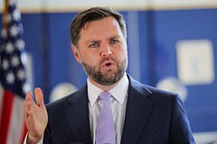 &laquo;Убирайтесь оттуда к черту!&raquo; Вэнс провозгласил &laquo;доктрину Трампа&raquo; во внешней политике. Чем это угрожает России?