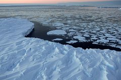 Ученые зафиксировали странные радиосигналы под Антарктидой