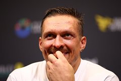 Усик отказался считать себя величайшим боксером в истории