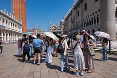 В Европе банды начали вербовать детей-карманников для кражи кошельков у туристов