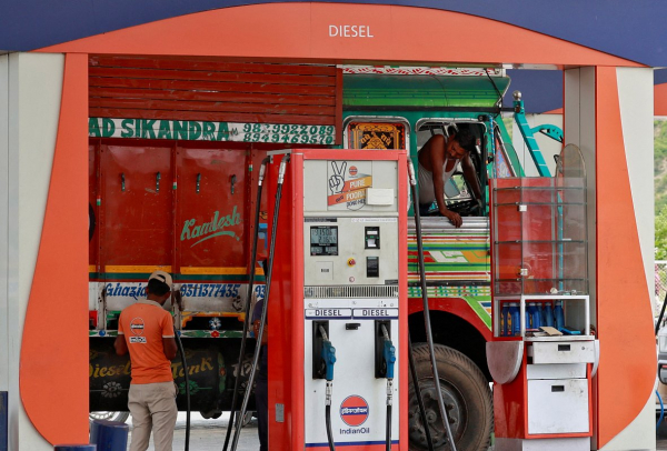 В Индии начали отказываться от российской нефти. Это происходит на фоне угроз Трампа ввести 100-процентные пошлины