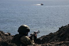 В Крыму заявили о &laquo;вражеской активности&raquo; у берега полуострова