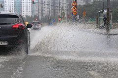В Москве перекрыли дороги из-за ливня