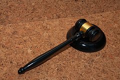 В России адвоката впервые лишили статуса за отъезд из страны