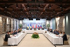 В России получили украинский вариант меморандума по урегулированию конфликта. На что согласен и что требует Киев?