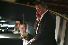 В России высказались об отмене концерта российского дирижера в Италии