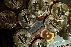 В России запустили торги фьючерсами на биткоин