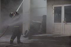 В российском городе после атаки беспилотников загорелся комбинат