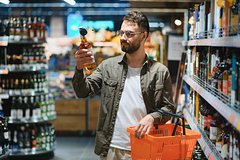 В российском регионе запретили торговать алкоголем в утренние часы