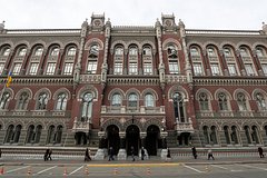 Власти Украины захотели усилить контроль за деньгами граждан