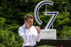 Во Франции назвали причину звонка Макрона Путину