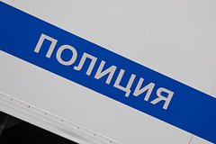 Водителя и пассажиров Mercedes со спецсигналами увезли с места задержания