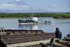 Вулкан в России выбросил пепел