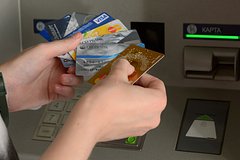 Выдача кредиток в России упала до минимума с начала 2021 года