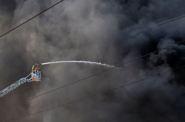 &laquo;За густым черным дымом не видно рассвета&raquo;. Киев попал под одну из самых масштабных атак России с начала СВО. Что известно?