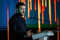 Зеленский прокомментировал положение Украины на фронте