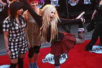 Жена Роберта Паттинсона показала фигуру в микробикини