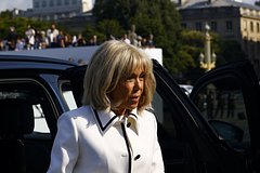 Жену Макрона обвинили в дискриминации трансгендеров