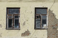 Жильцы разваливающегося дома по соседству с обрушившимся в Астрахани забили тревогу