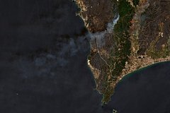 Жителей турецкого города эвакуировали из-за мощного пожара