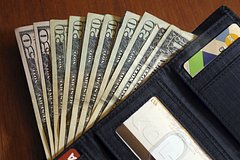 Жители США назвали достаточную для финансового комфорта сумму