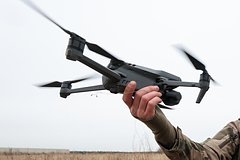 Жители украинского региона сообщили о прилете сотни дронов