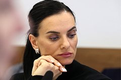 Журова отреагировала на блокировку банковских счетов Исинбаевой в России